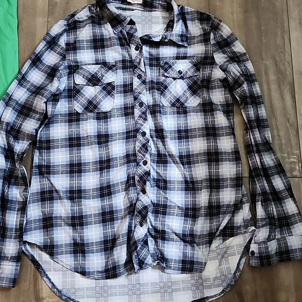 Large Shirts - Picture 4 of 4